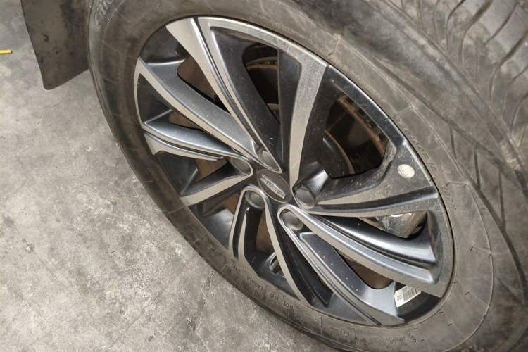 Used Geely Auto Vision X6 2020 1.4T Manual Luxury Model Exterior 4