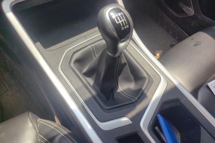 Used Geely Auto Vision X6 2020 1.4T Manual Luxury Model Gear Lever