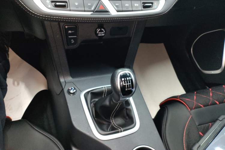 Used Geely Auto Vision X6 2020 1.4T Manual Comfort Model Gear Lever