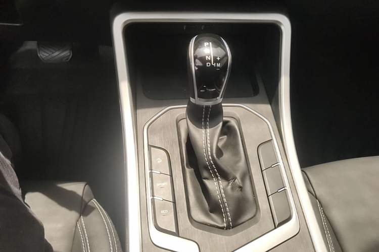 Used Geely Auto Vision X6 2020 1.4T CVT Luxury Edition Gear Lever