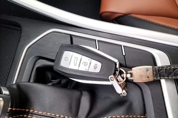 Used Geely Auto Vision X6 2020 1.4T CVT Luxury Edition Interior 1