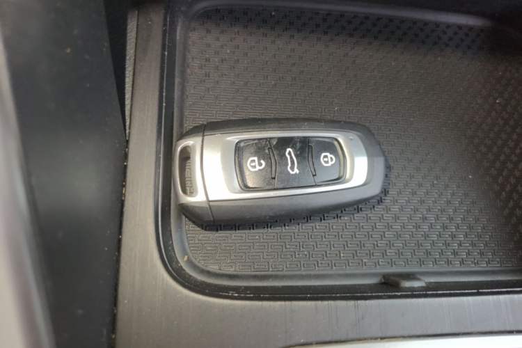 Used Geely Auto Vision X6 2020 1.4T CVT Luxury Edition Interior 1