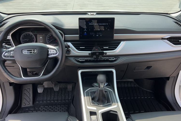 Used Geely Auto Vision X6 2020 1.4T Manual Luxury Model Interior 1