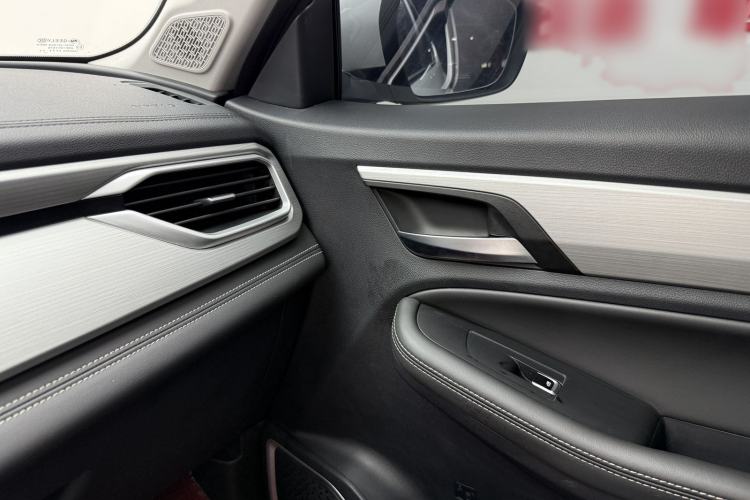 Used Geely Auto Vision X6 2020 1.4T Manual Luxury Model Interior 2