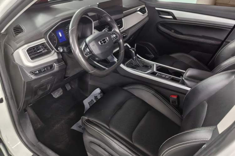 Used Geely Auto Vision X6 2020 1.4T Automatic Luxury Model Interior 4