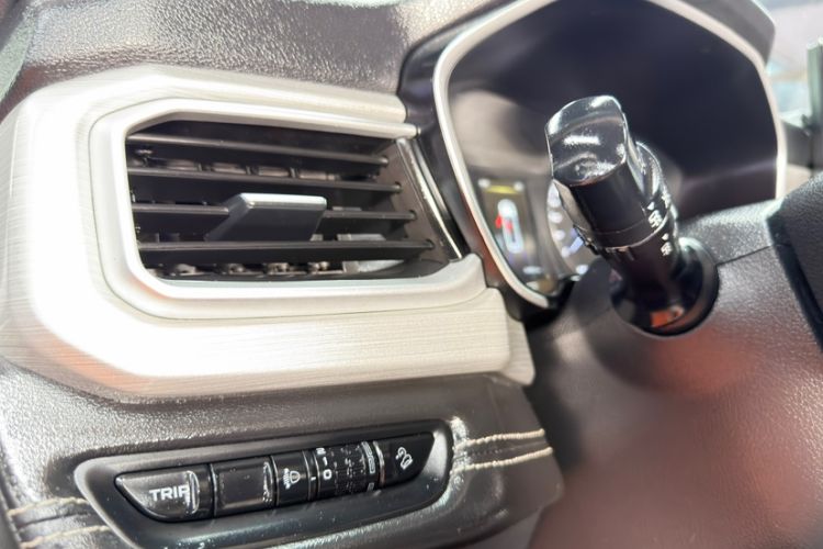 Used Geely Auto Vision X6 2020 1.4T Manual Luxury Model Interior 7