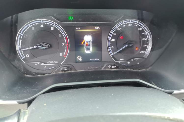 Used Geely Auto Vision X6 2020 1.4T Manual Luxury Model Odometer Close Up