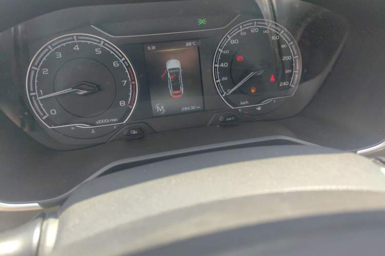 Used Geely Auto Vision X6 2020 1.4T Manual Luxury Model Odometer Close Up