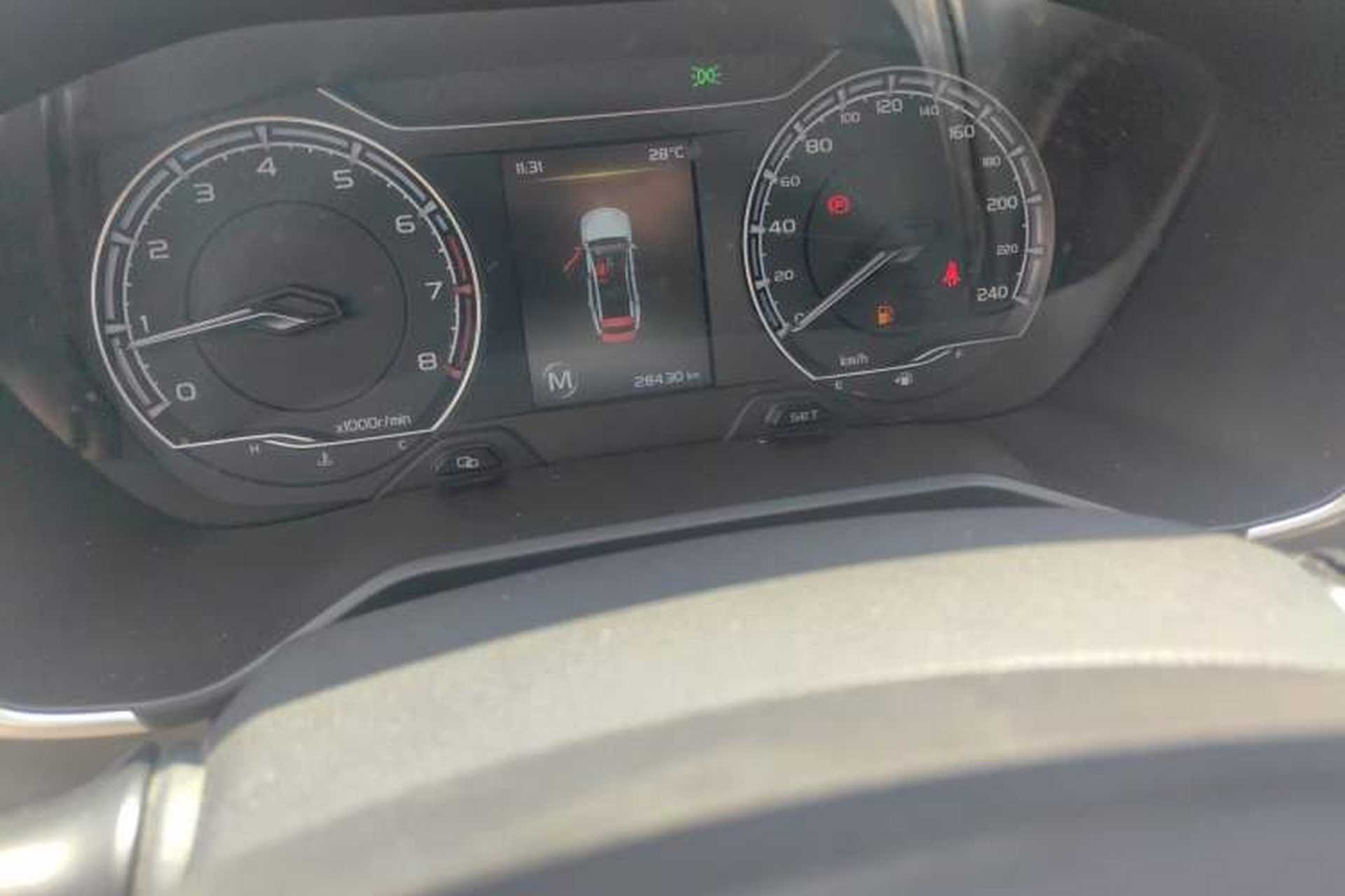 Used Geely Auto Vision X6 2020 1.4T Manual Luxury Model Odometer Close Up
