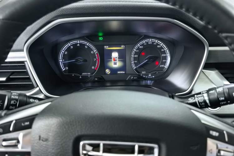 Used Geely Auto Vision X6 2020 1.4T CVT Luxury Edition Odometer Close Up