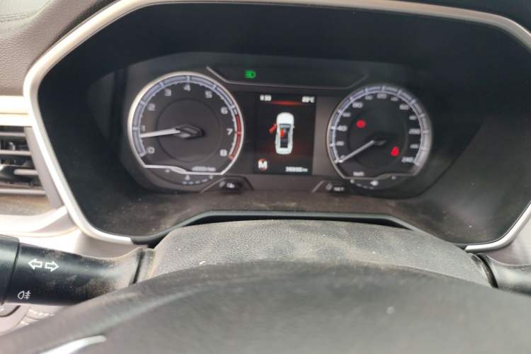 Used Geely Auto Vision X6 2020 1.4T Manual Luxury Model Odometer Close Up