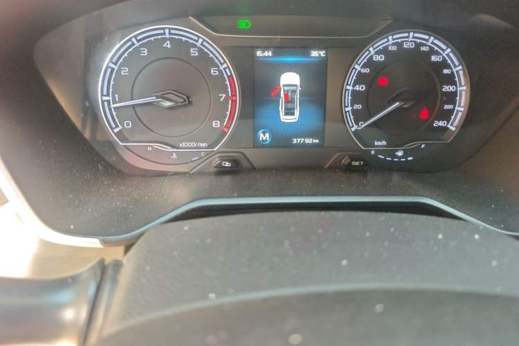 Used Geely Auto Vision X6 2020 1.4T Manual Luxury Model Odometer Close Up