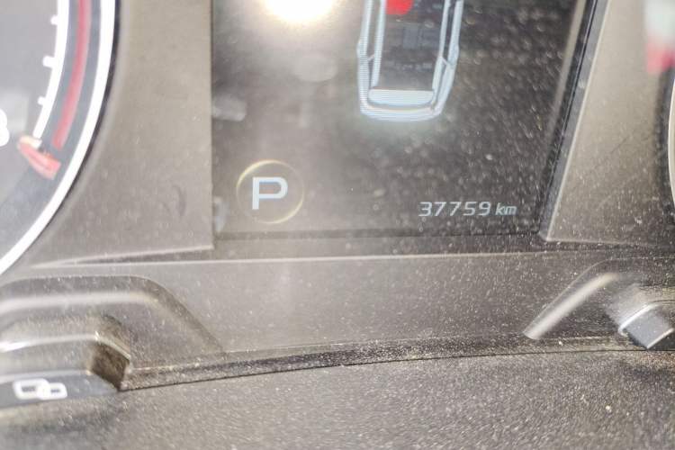 Used Geely Auto Vision X6 2020 1.4T CVT Luxury Edition Odometer Close Up