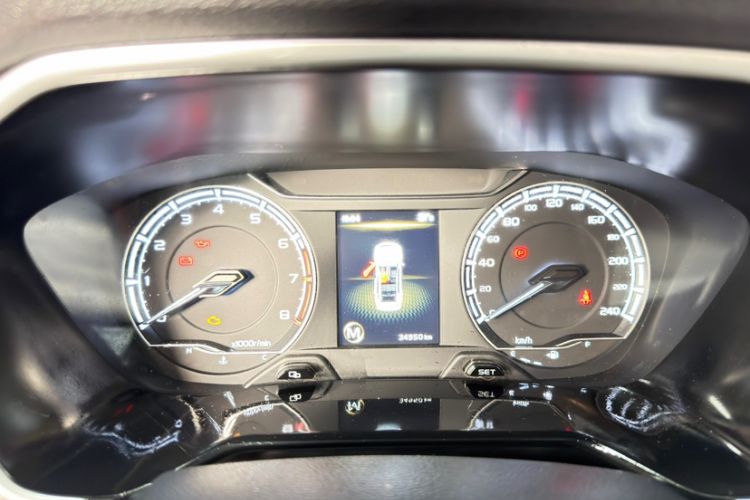 Used Geely Auto Vision X6 2020 1.4T Manual Luxury Model Odometer Close Up