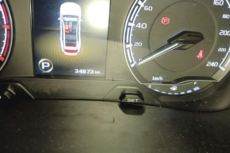 Used Geely Auto Vision X6 2020 1.4T CVT Luxury Edition Odometer Close Up