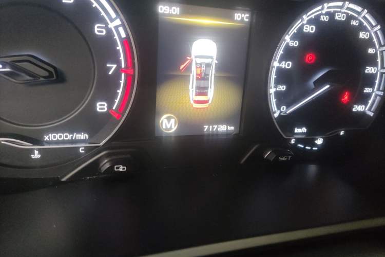 Used Geely Auto Vision X6 2020 1.4T Manual Luxury Model Odometer Close Up