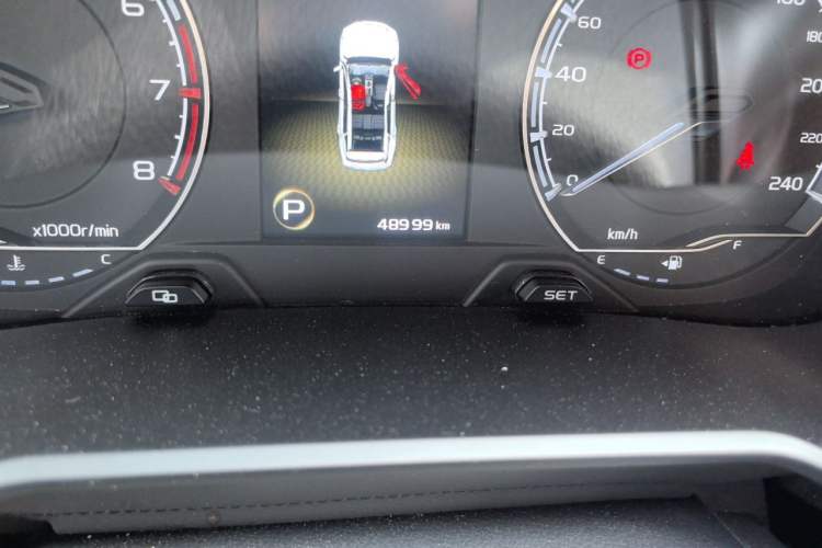 Used Geely Auto Vision X6 2020 1.4T CVT Luxury Edition Odometer Close Up