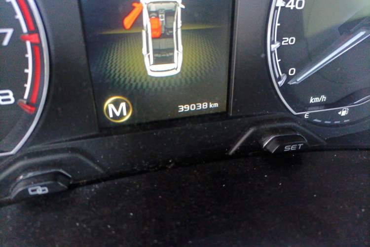 Used Geely Auto Vision X6 2020 1.4T Manual Luxury Model Odometer Close Up