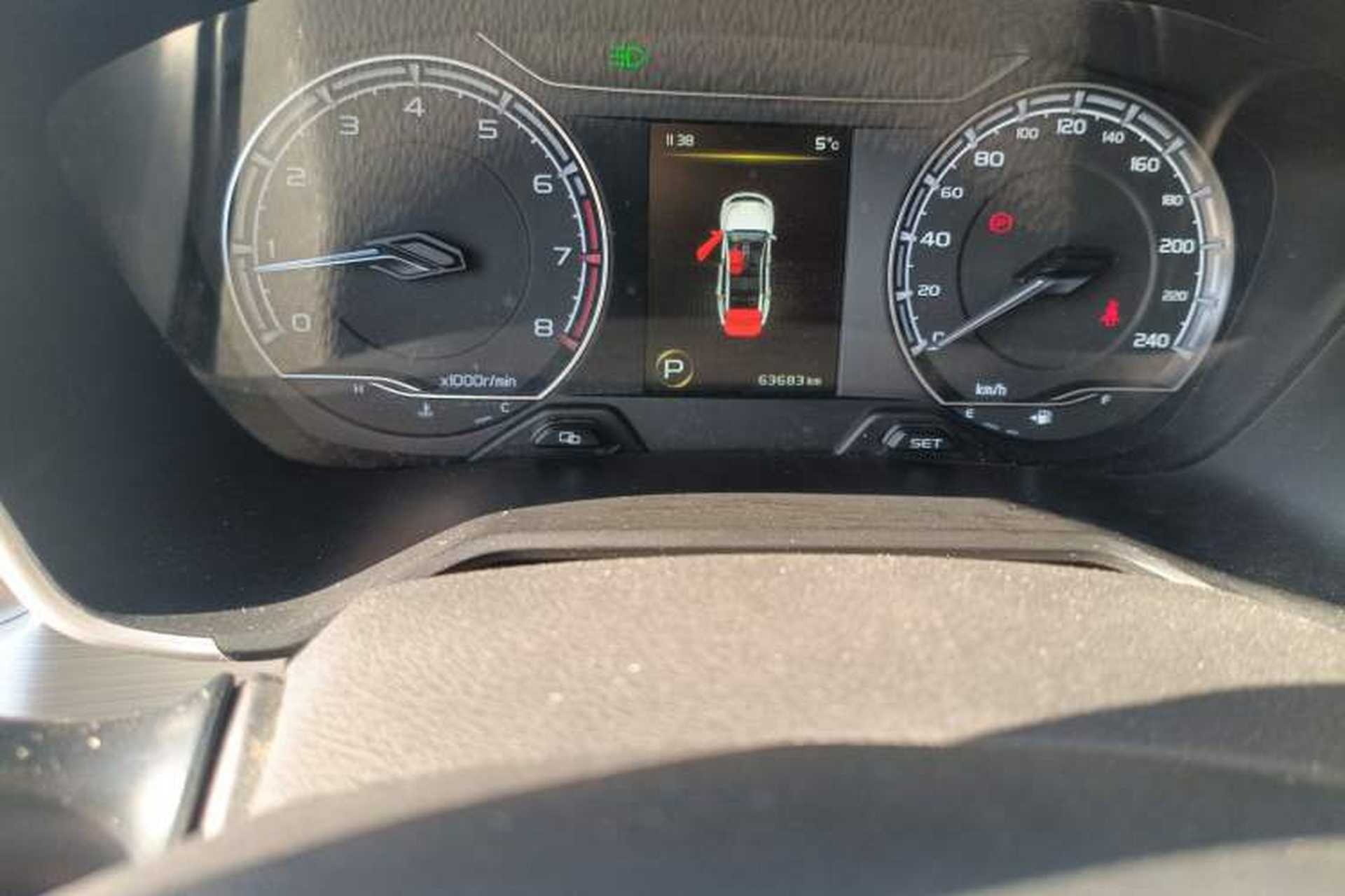 Used Geely Auto Vision X6 2020 1.4T CVT Luxury Edition Odometer Close Up