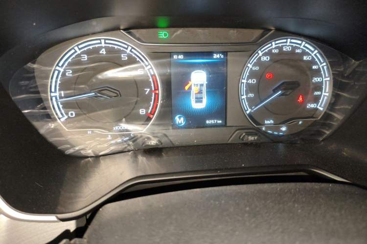 Used Geely Auto Vision X6 2020 1.4T Manual Luxury Model Odometer Close Up