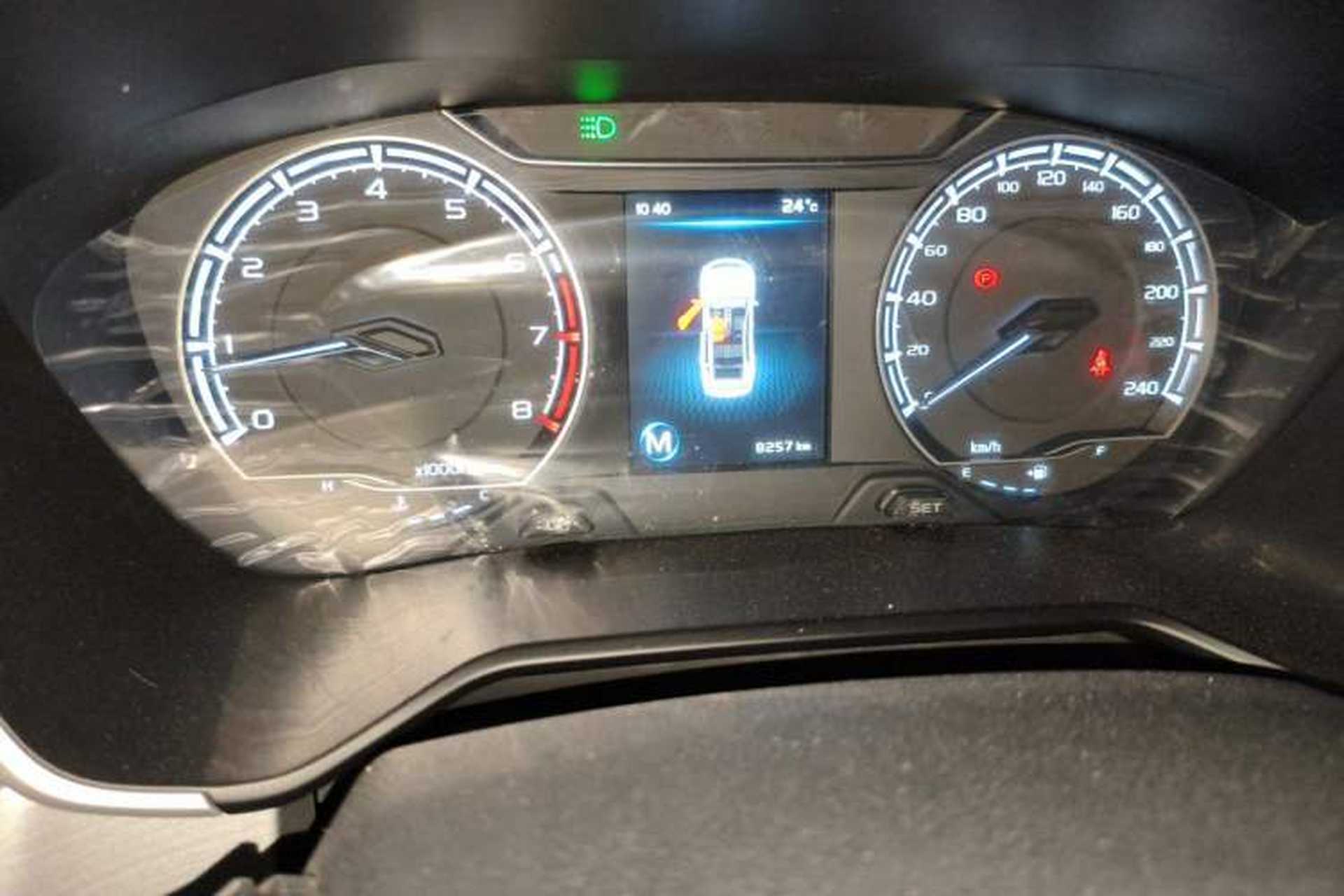Used Geely Auto Vision X6 2020 1.4T Manual Luxury Model Odometer Close Up