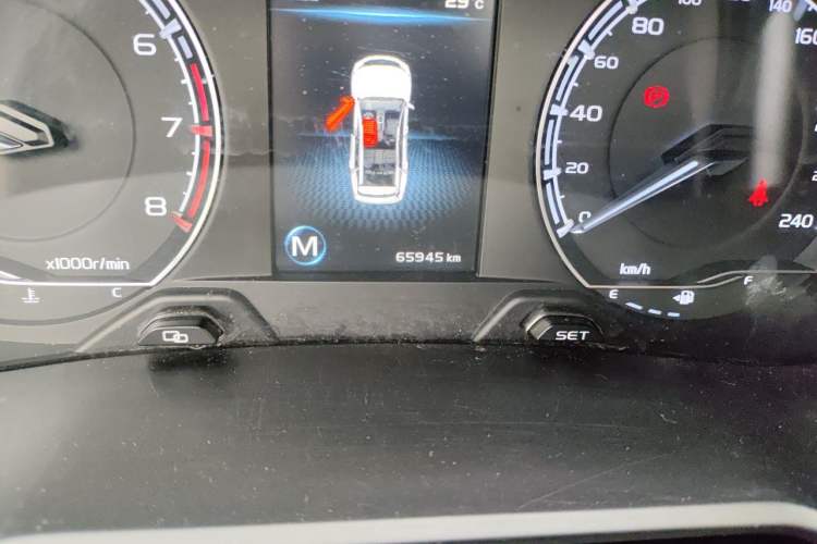 Used Geely Auto Vision X6 2020 1.4T Manual Luxury Model Odometer Close Up