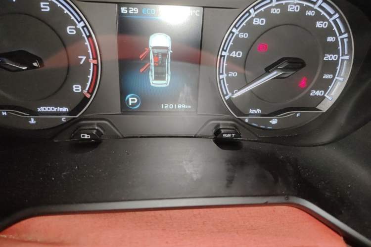 Used Geely Auto Vision X6 2020 1.4T CVT Luxury Edition Odometer Close Up
