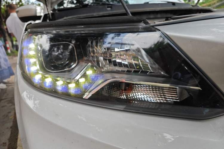 Used Geely Auto Vision X6 2020 1.4T Manual Comfort Model Right Front Headlight