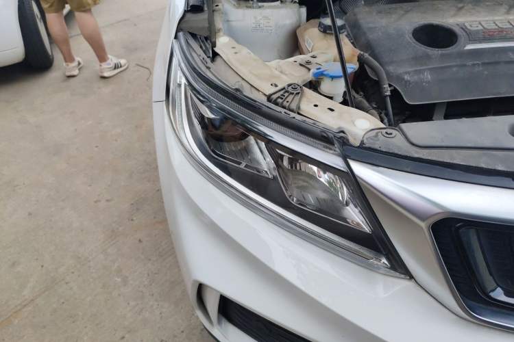 Used Geely Auto Vision X6 2020 1.4T Manual Luxury Model Right Front Headlight