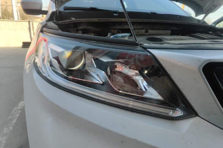 Used Geely Auto Vision X6 2020 1.4T Manual Luxury Model Right Front Headlight