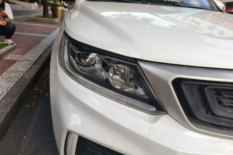 Used Geely Auto Vision X6 2020 1.4T Manual Luxury Model Right Front Headlight