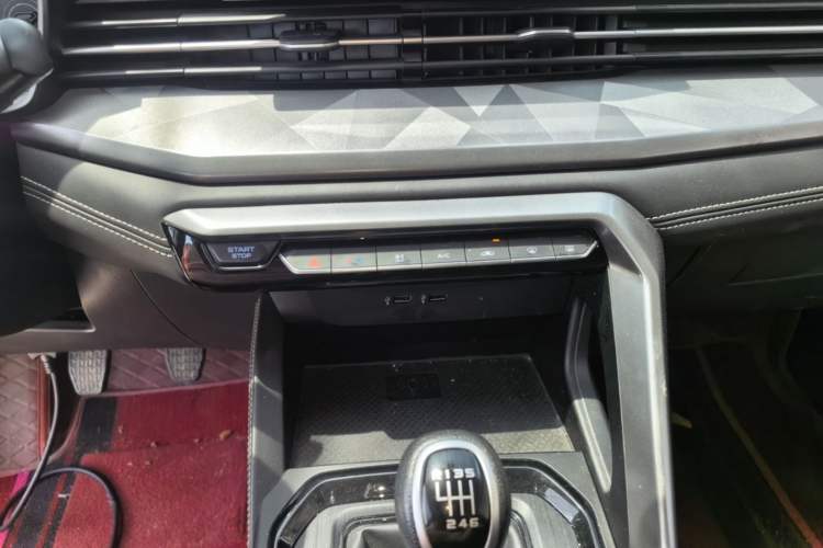 Used Geely Auto Vision X6 2021 PRO 1.4T Manual Luxury Model Audio And AC Panel
