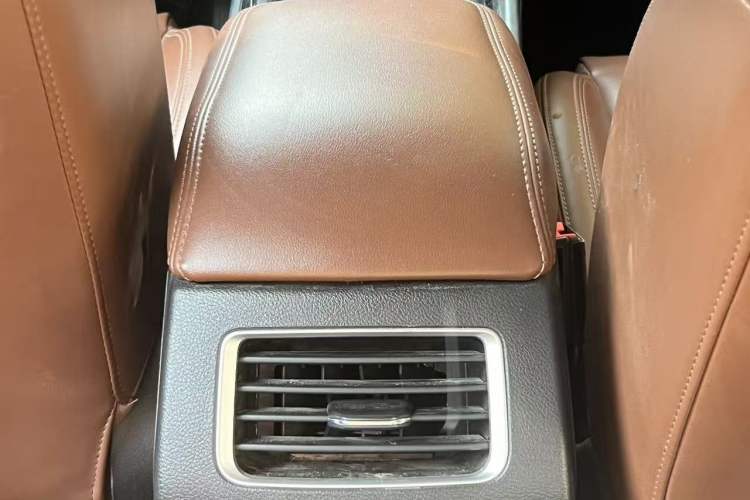 Used Geely Auto Vision X6 2021 PRO 1.4T Automatic Prestige Model Exterior 4