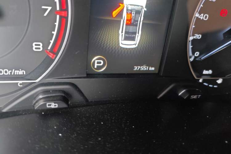 Used Geely Auto Vision X6 2021 PRO 1.4T Automatic Prestige Model Odometer Close Up