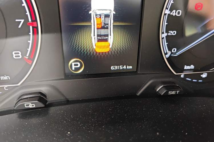 Used Geely Auto Vision X6 2021 PRO 1.4T Automatic Prestige Model Odometer Close Up