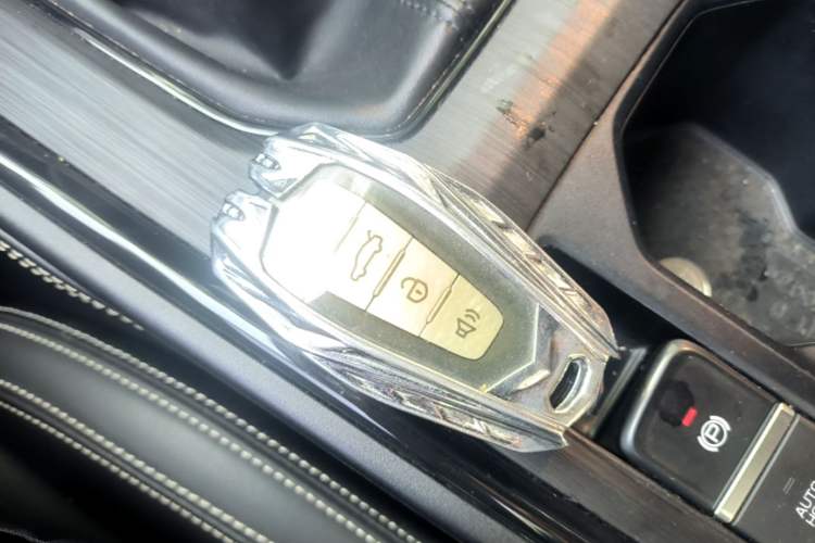 Used Geely Auto Vision X6 2021 PRO 1.4T Manual Luxury Model Vehicle Key