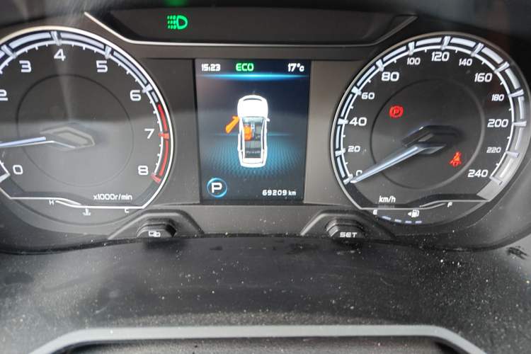 Used Geely Auto Vision X6 2021 PRO 1.4T Automatic Prestige Model Odometer Close Up