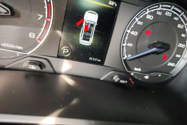 Used Geely Auto Vision X6 2021 PRO 1.4T Automatic Prestige Model Odometer Close Up