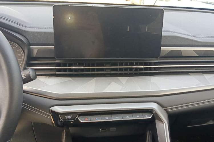 Used Geely Auto Vision X6 2021 PRO 1.4T Manual Luxury Model Audio And AC Panel