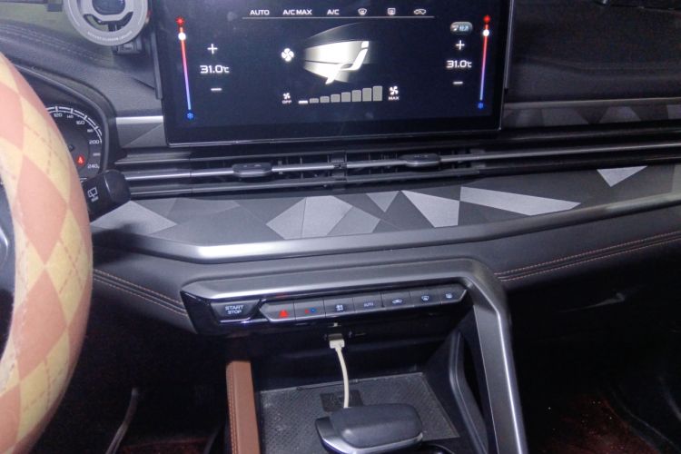 Used Geely Auto Vision X6 2021 PRO 1.4T Automatic Prestige Model Audio And AC Panel