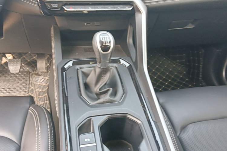 Used Geely Auto Vision X6 2021 PRO 1.4T Manual Luxury Model Gear Lever