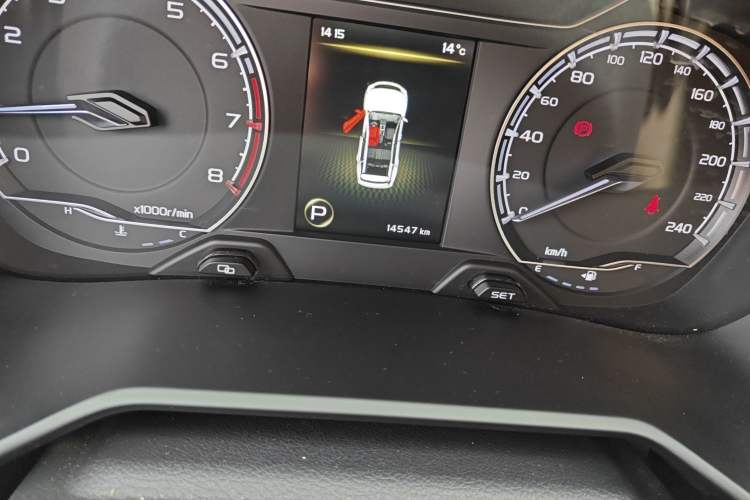 Used Geely Auto Vision X6 2021 PRO 1.4T Automatic Prestige Model Odometer Close Up