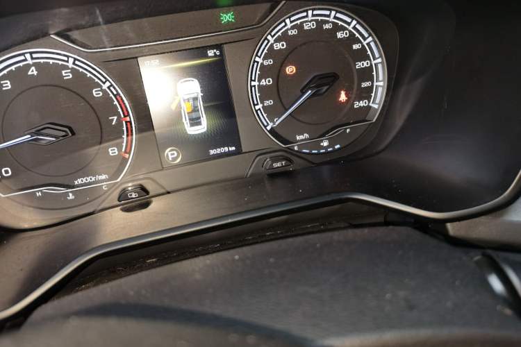 Used Geely Auto Vision X6 2021 PRO 1.4T Automatic Prestige Model Odometer Close Up