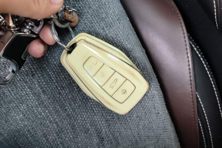 Used Geely Auto Vision X6 2021 PRO 1.4T Manual Luxury Model Vehicle Key