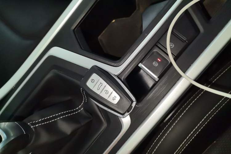 Used Geely Auto Vision X6 2021 PRO 1.4T Manual Luxury Model Interior 1
