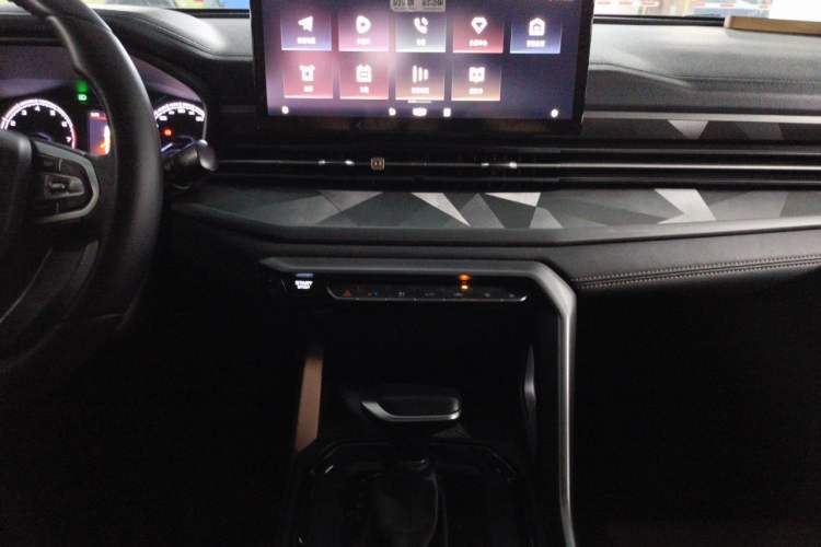 Used Geely Auto Vision X6 2021 PRO 1.4T Automatic Prestige Model Audio And AC Panel