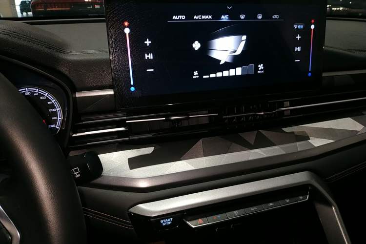Used Geely Auto Vision X6 2021 PRO 1.4T Automatic Prestige Model Audio And AC Panel