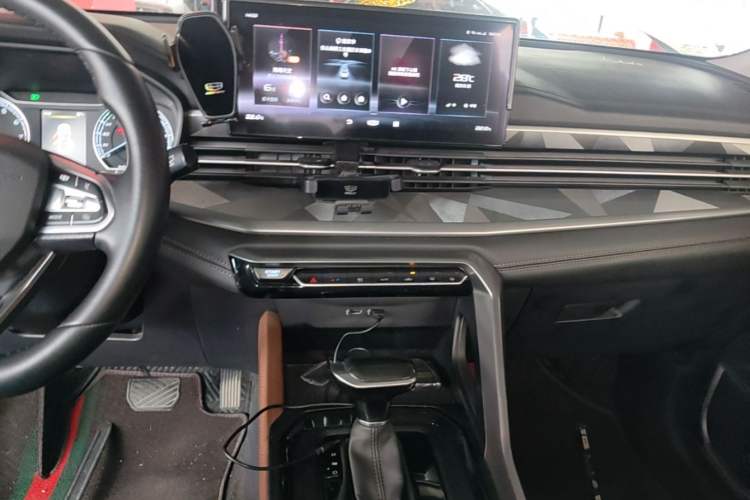 Used Geely Auto Vision X6 2021 PRO 1.4T Automatic Prestige Model Audio And AC Panel
