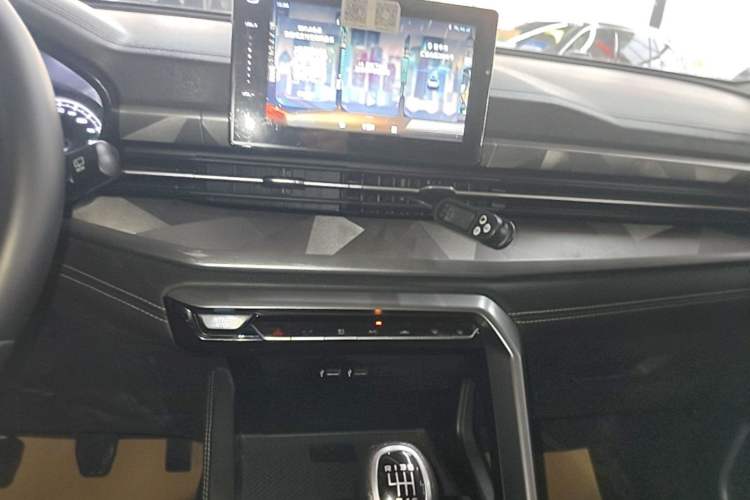 Used Geely Auto Vision X6 2021 PRO 1.4T Manual Luxury Model Audio And AC Panel