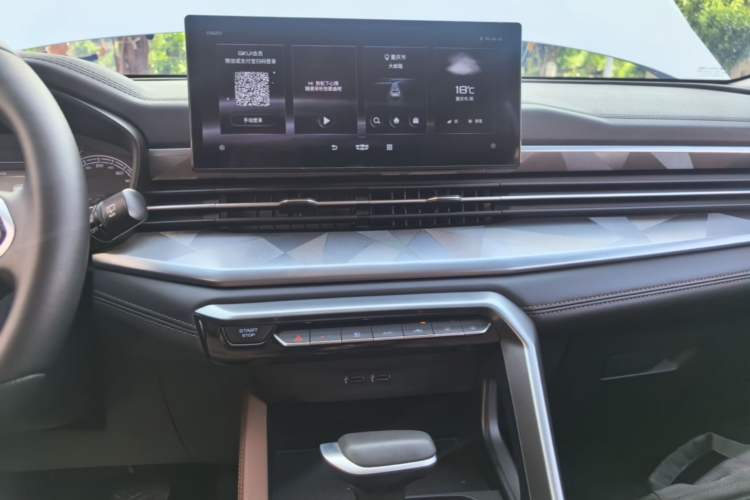 Used Geely Auto Vision X6 2021 PRO 1.4T Automatic Prestige Model Audio And AC Panel
